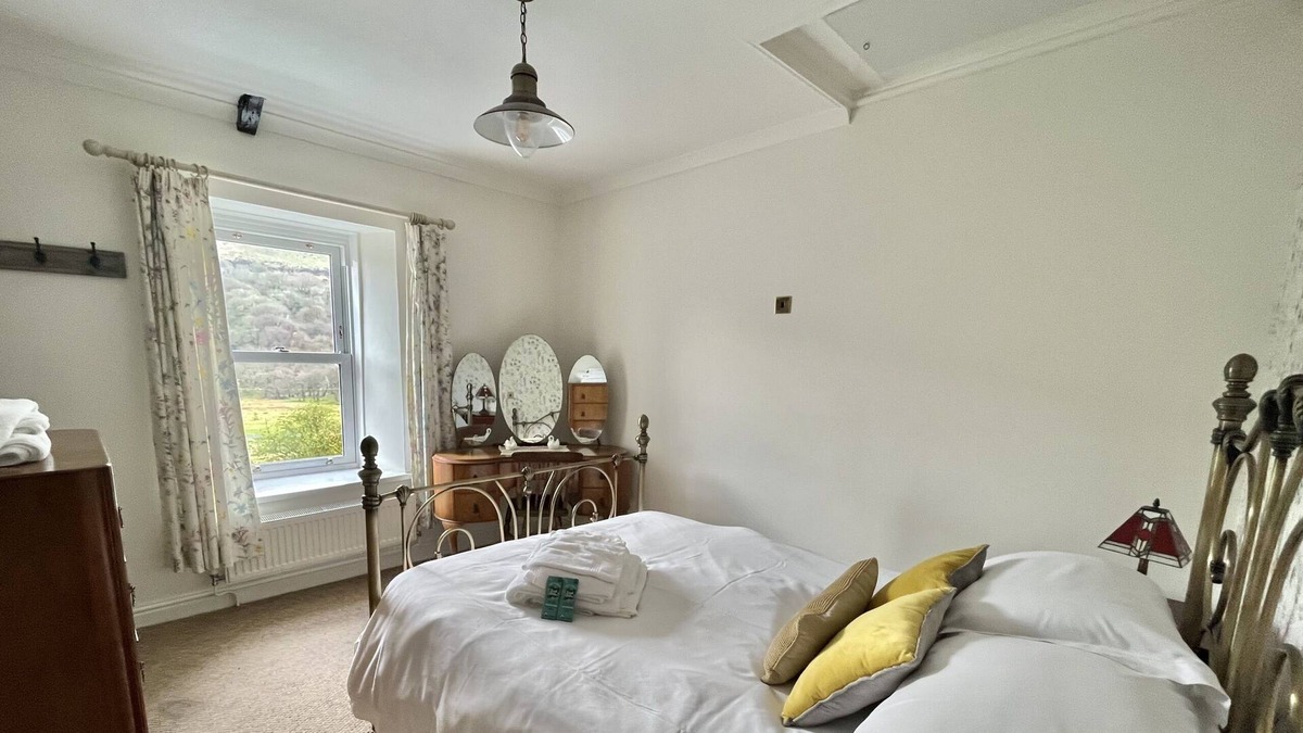 Tredegar Cottage | Attenborough Cottage