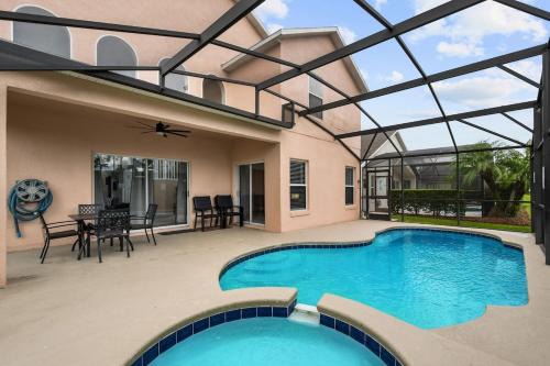 Lake Berkley House | Attention Star Wars fans Amazing 6 BR pool