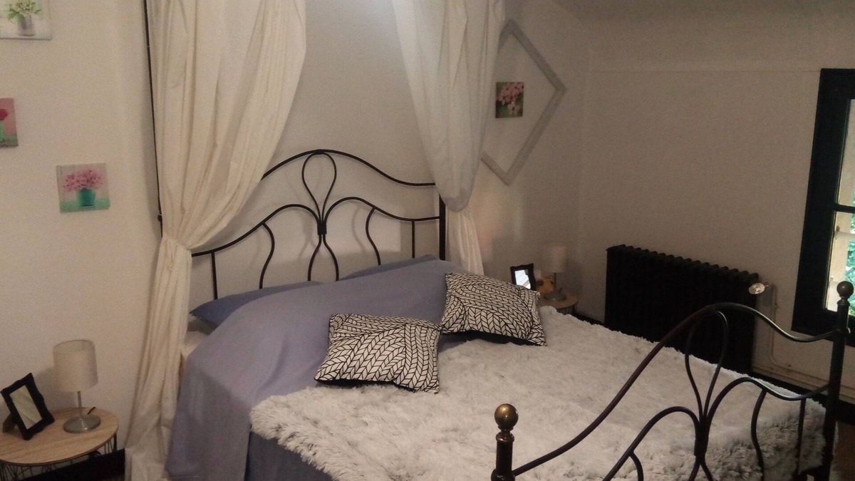 Berig-Vintrange House | Attic room Les 2 Granges