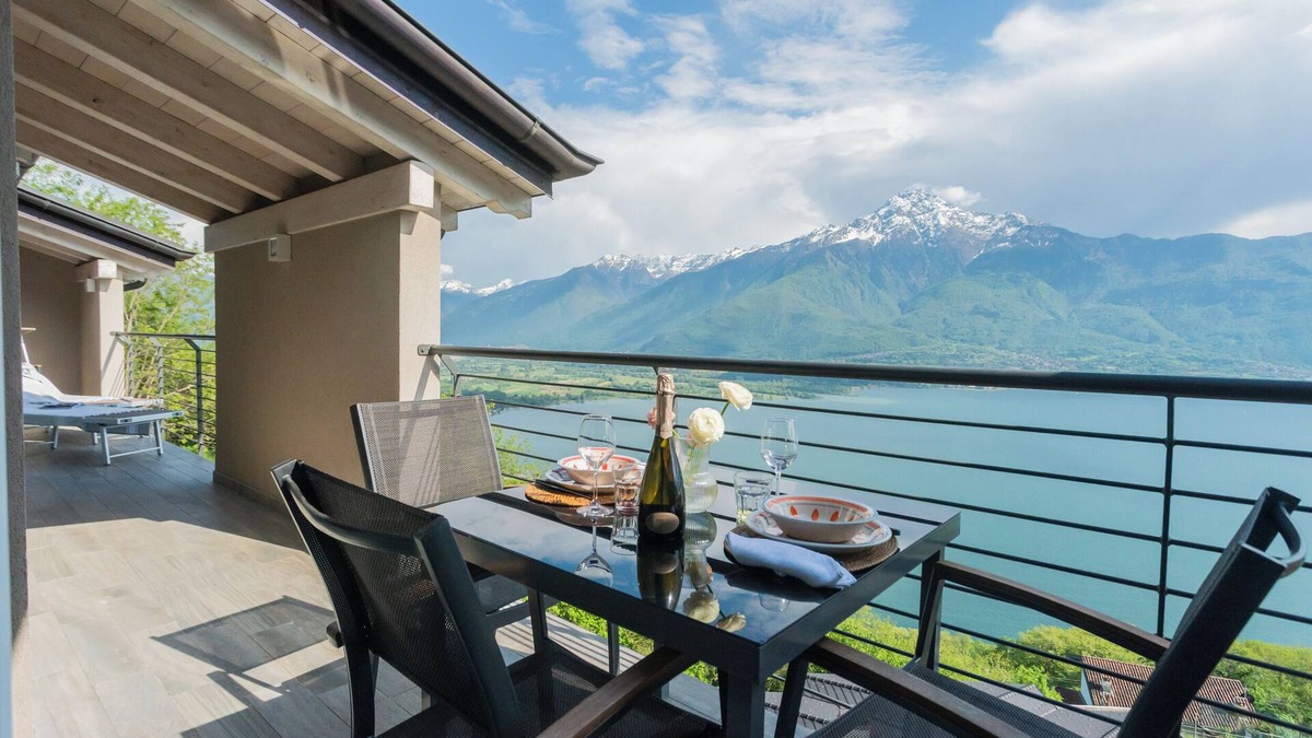 Aurogna Apartment | Attico apartment with lakeview