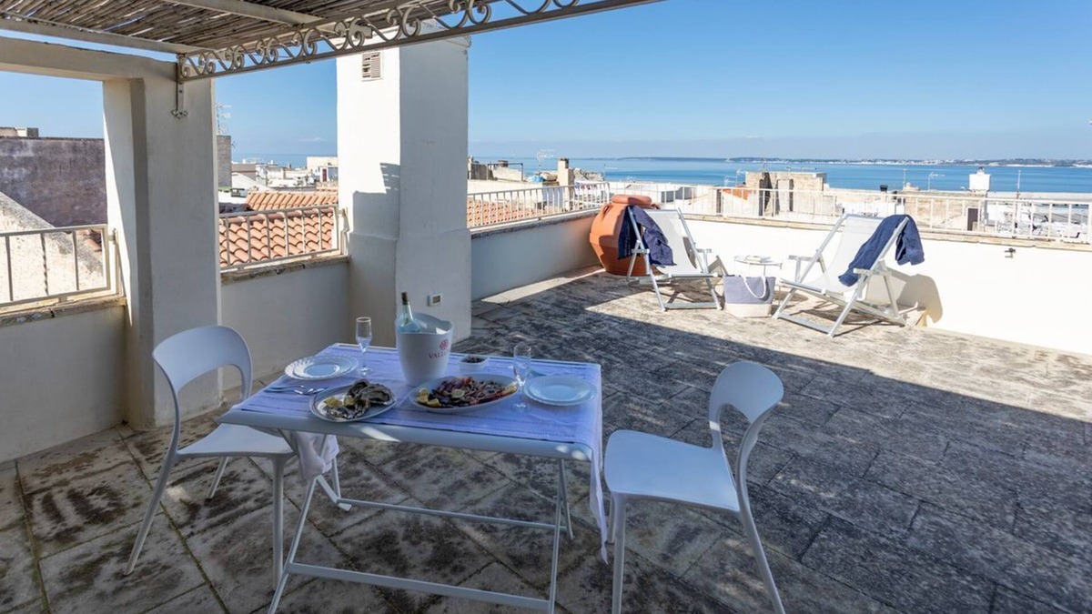 Gallipoli Historic Center Apartment | Attico vista mare Zacheo - Salento Reservation