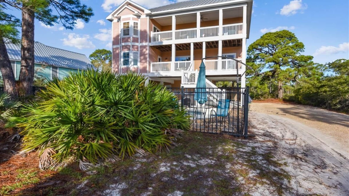 Sea Palm Village House | ATTITUDE ADJUSTER IS THE PERFECT FAMILY GETAWAY!