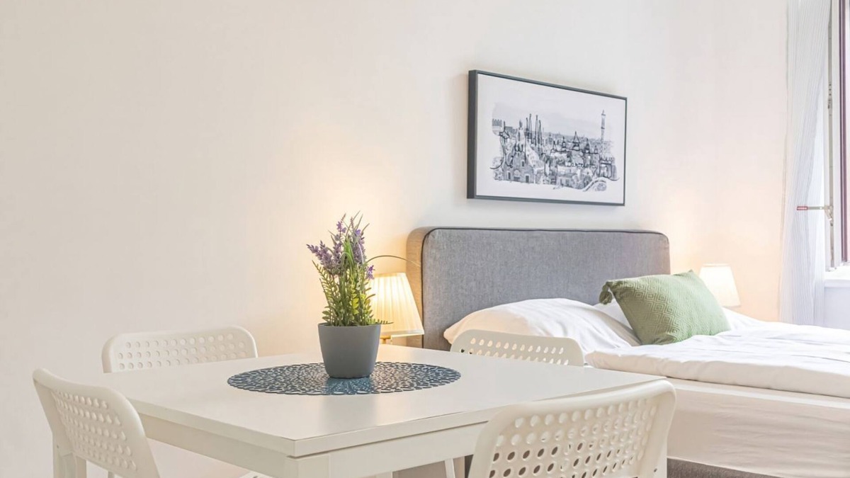 Wahring Apartment | Attractive 2 BR Apt. near Vienna AKH Ideal for All
