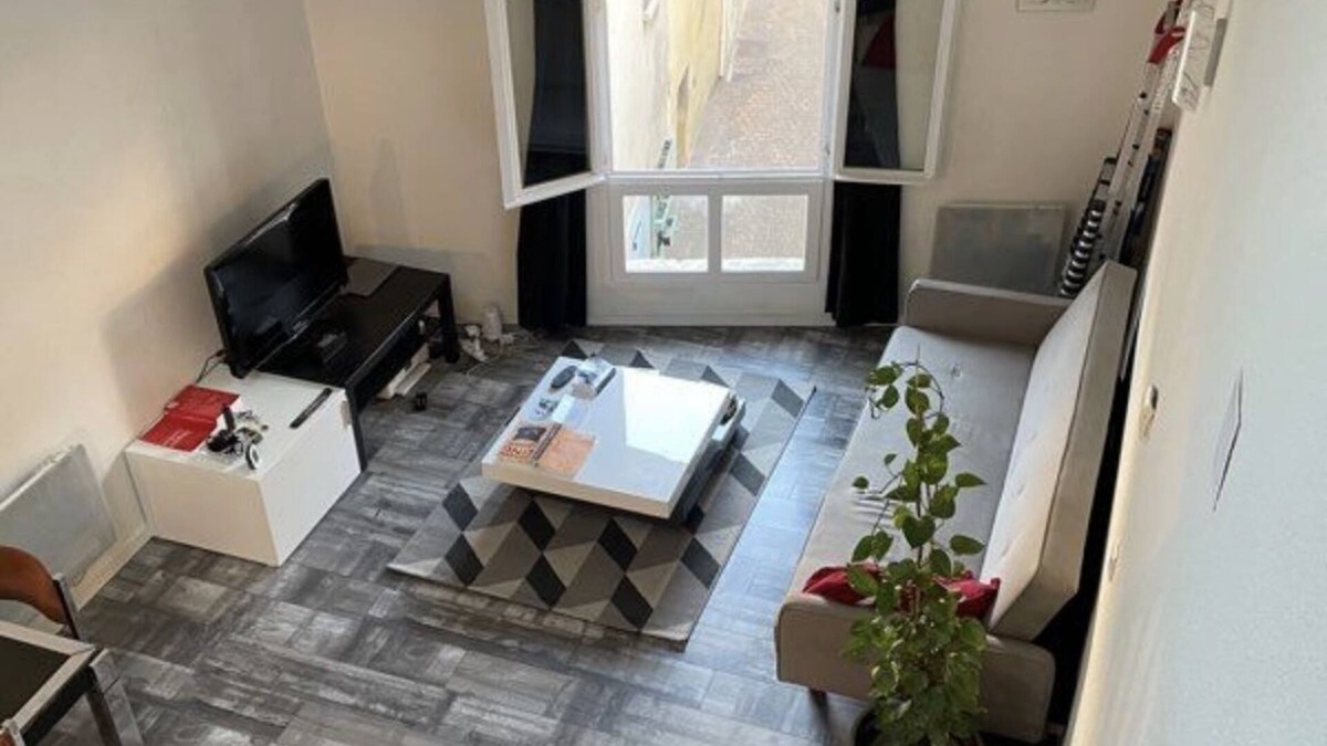 Istres Apartment | Attractive 40 m2 duplex apartment in town center