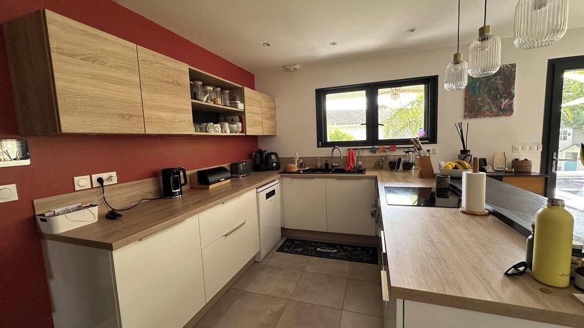 Castries House | Attractive contemporary house with all amenities within walking distance.