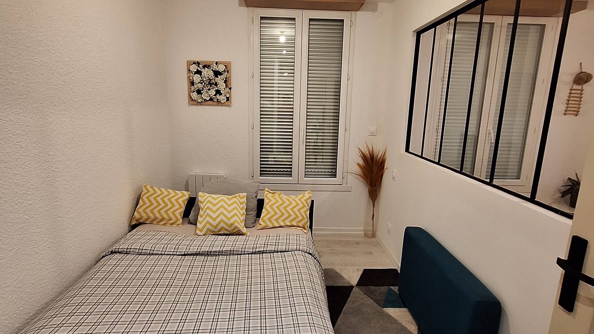 Saint-Jean-d'Angely Apartment | Attractive, renovated 2-room apartment by the lake