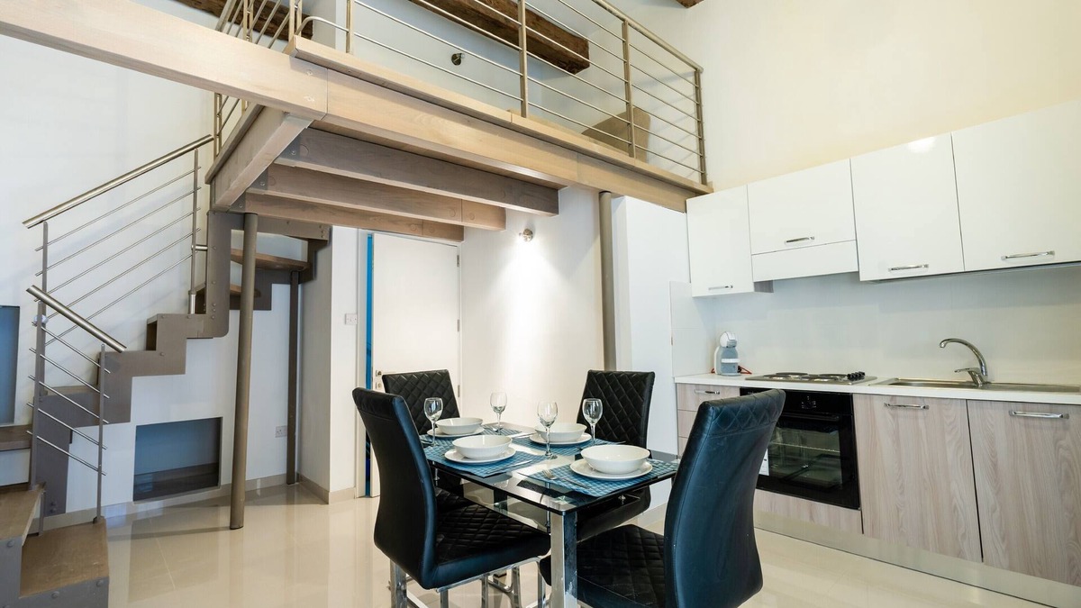 Valletta Apartment | Attractive Loft Apartment with Lovely Balcony
