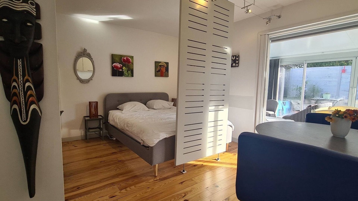 Rochefort House | Attractive single-storey house with garden, close to town center