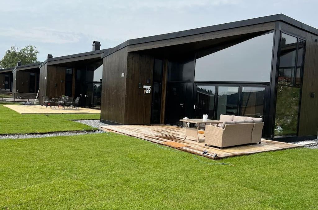 Nes Municipality House | Attraktiv & smart funkishytte på Nes Strandhager.