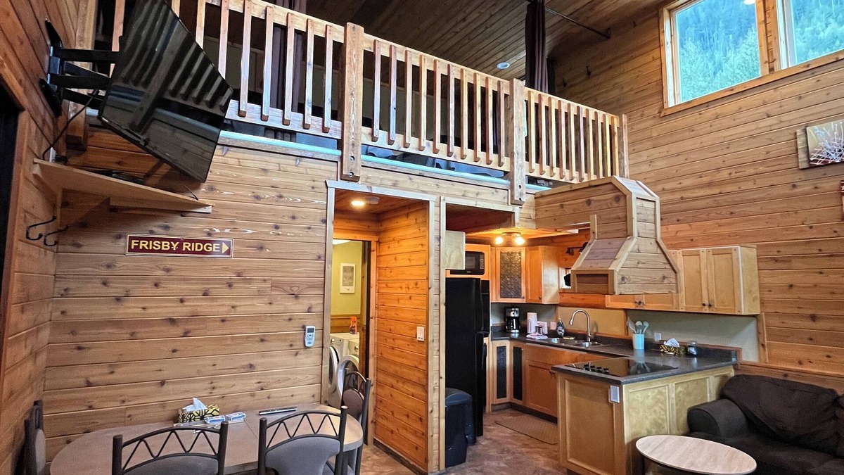 Revelstoke Hotel | ATV access with Shop at the Base of Boulder. Conveniently located just off TCH.
