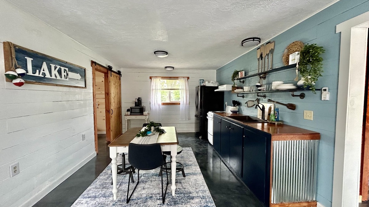 Dellroy House | Atwood Lake family home. Pet friendly!