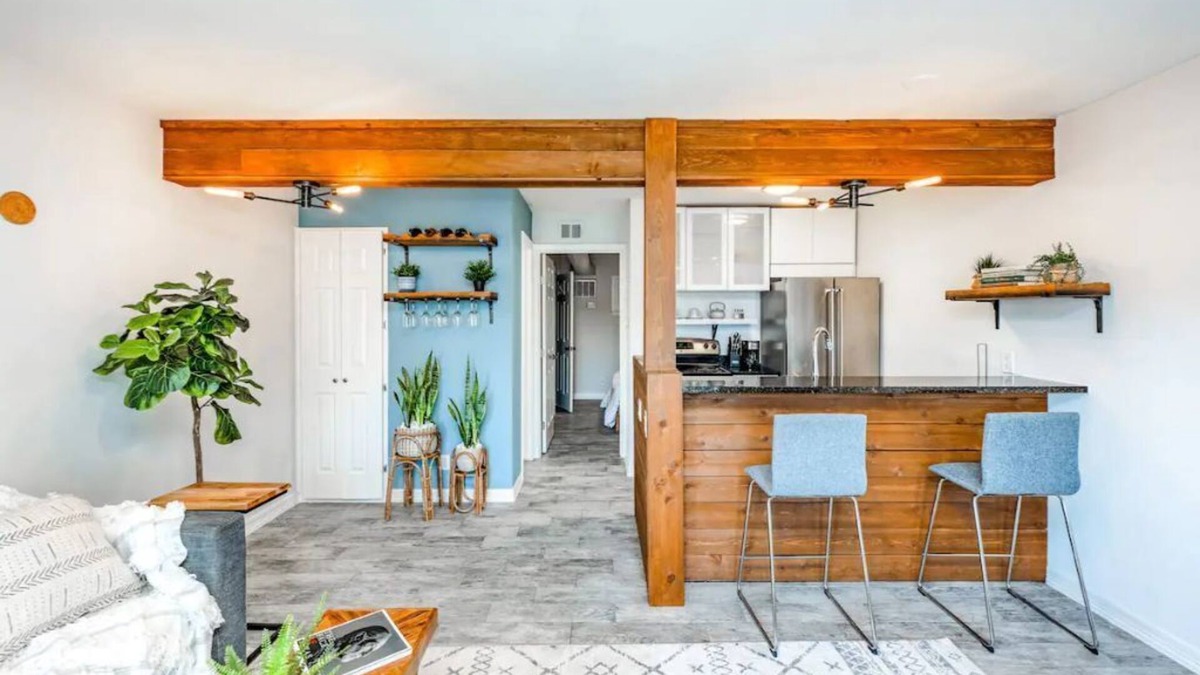 Clarksville Condo | {ATX BOHO CHIC Condo} W 6th St, Pool, Walk or Ride to Downtown, Zilker, and ACL