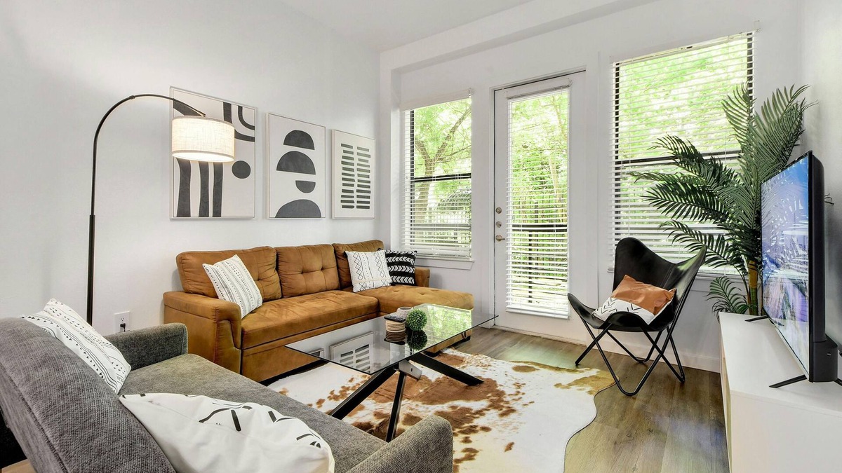 Travis Heights Apartment | ATX Vibes SoCo Suite - Pool, Gym, Rooftop, Free Parking, Best Location!