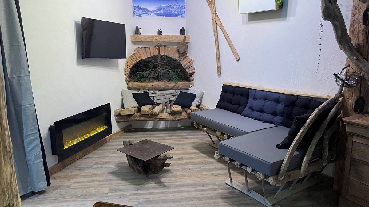 Tarascon-sur-Ariege Apartment | Atypical apartment at the crossroads of the valleys close to all amenities