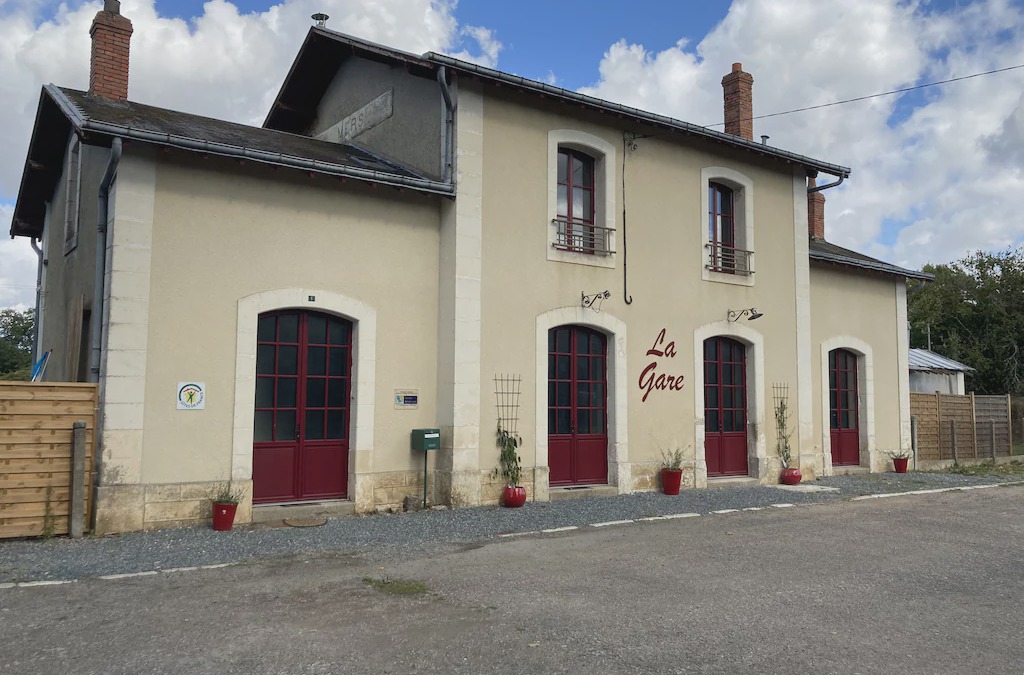 Mers-sur-Indre House | Atypical stay in a renovated 19th century train station