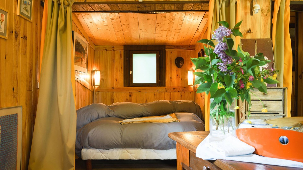Mael-Carhaix House | Atypical wooden chalet, surrounded by greenery, quiet, the birds will rev