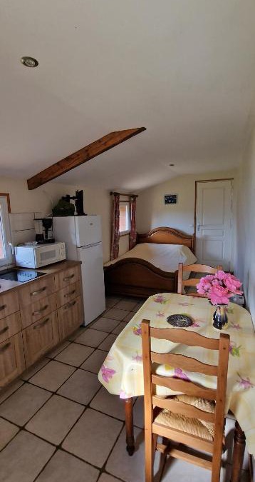 Cosges House | AU Bosquet fleuri