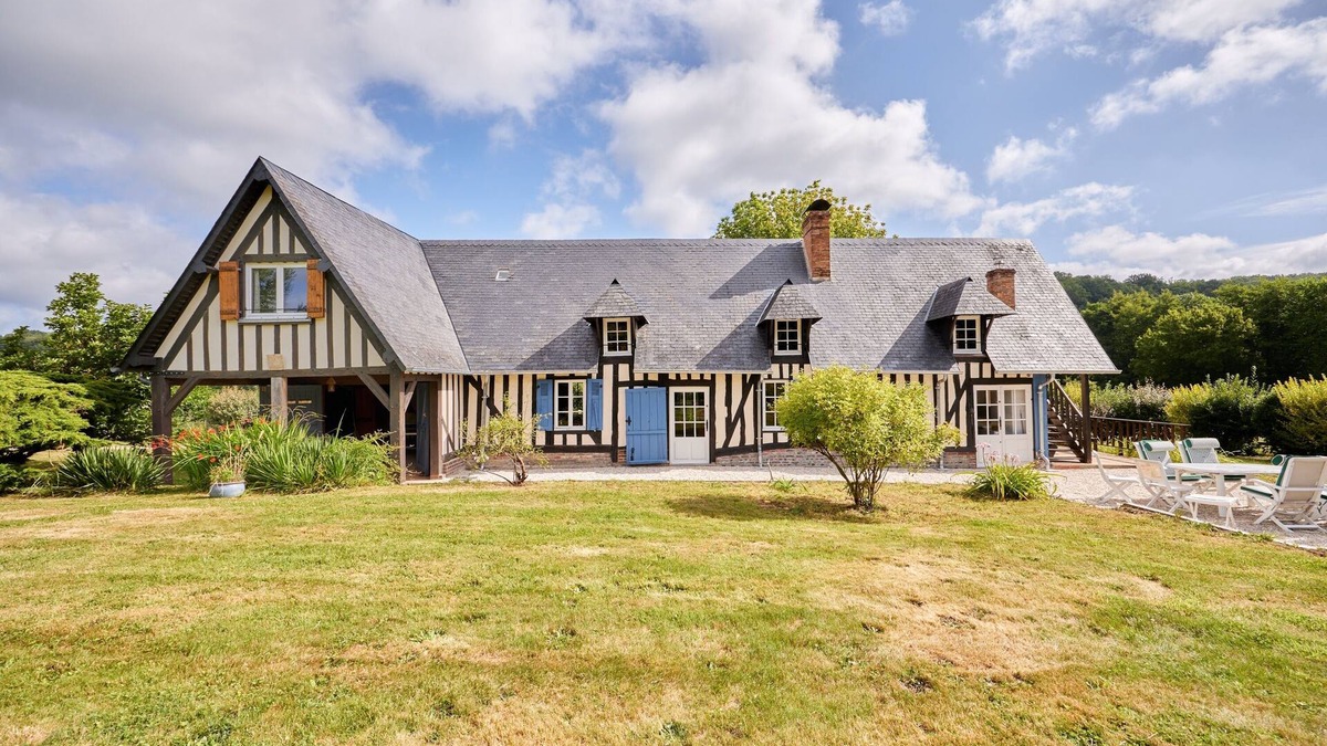 Livarot-Pays-d'Auge House | Au Cèdre Bleu - Longère avec Grand Jardin