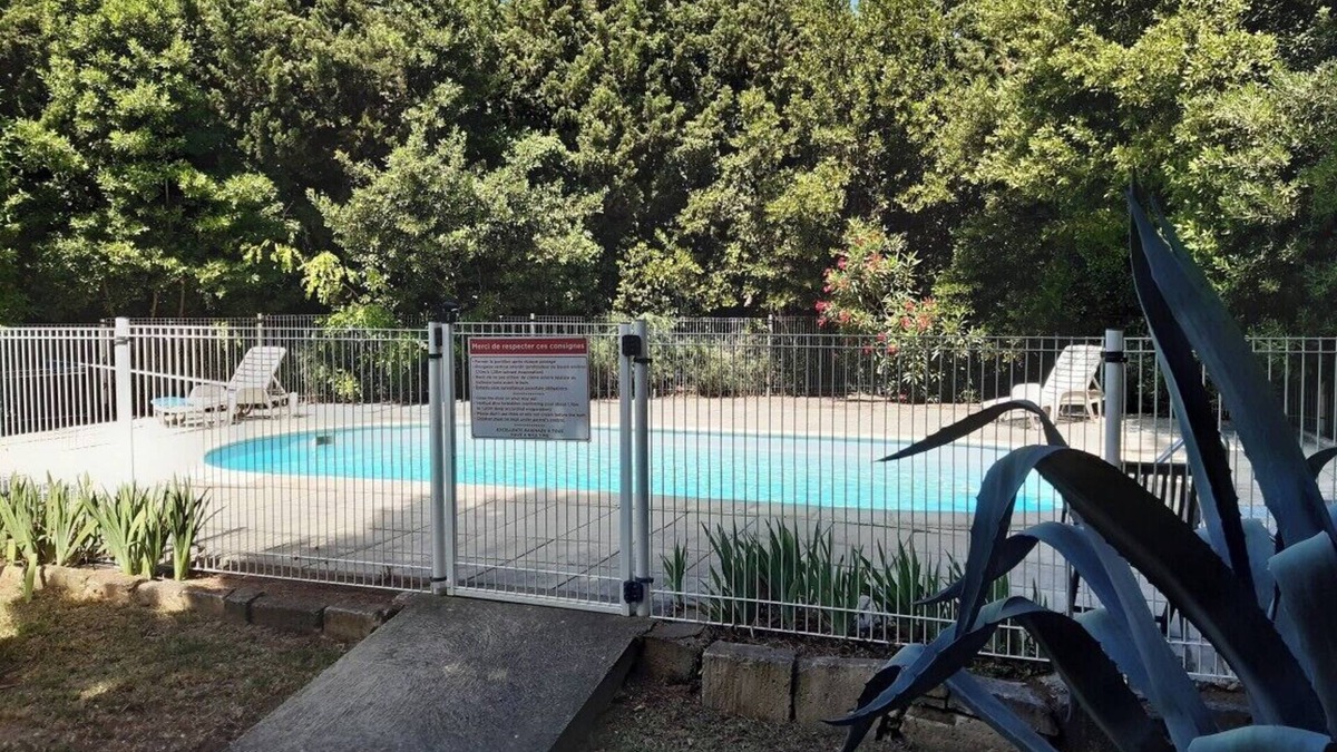 Paradou Apartment | Au Cœur des Alpilles Appart Rdc Jardin Piscine