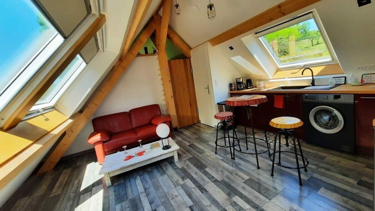 Lindry Apartment | Au Calme Absolu chez Nicolas. Au calme complet