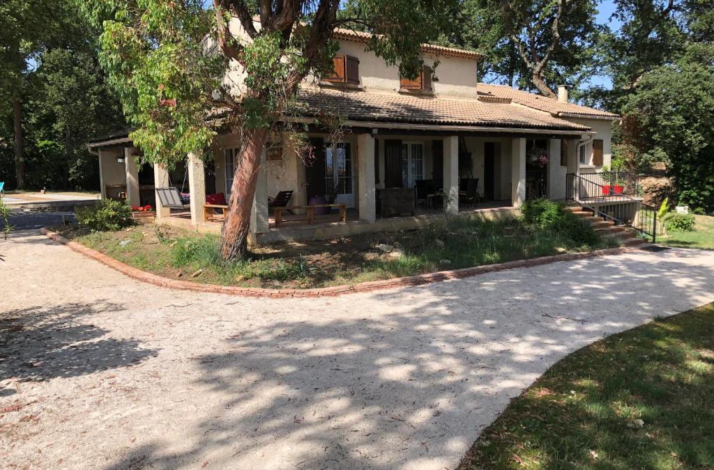 Saint-Laurent-La-Vernede Bed & Breakfast | Au Coeur Des Arbres