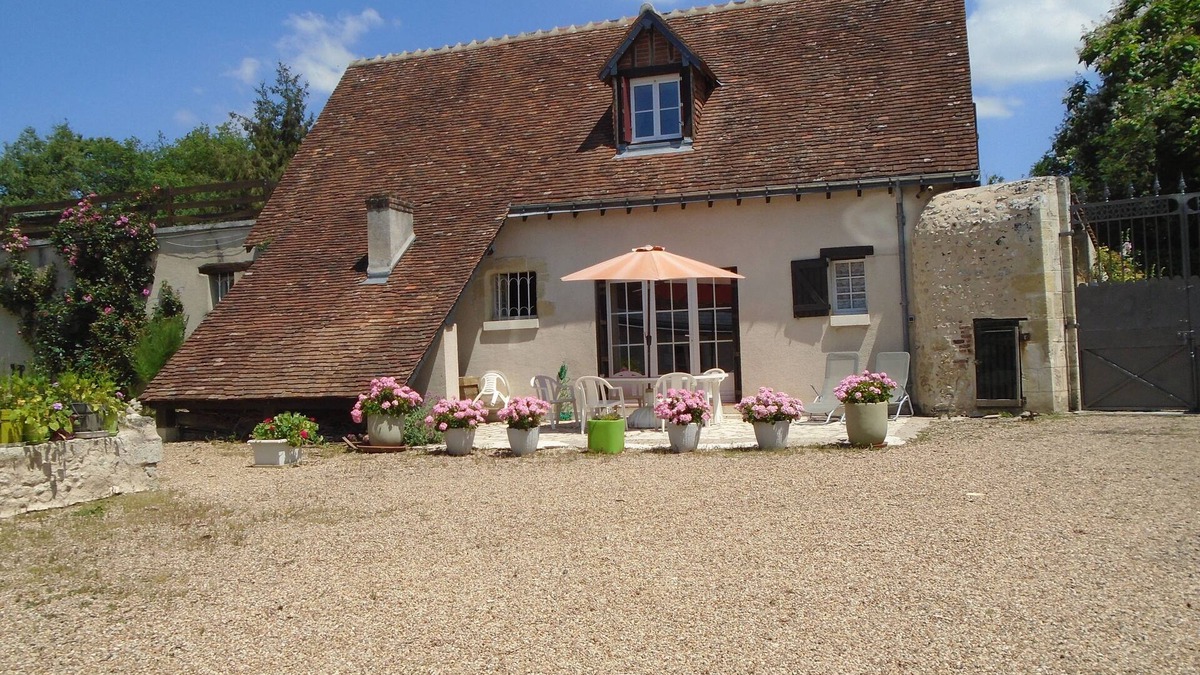 Lussault-sur-Loire House | AU COEUR DES CHATEAUX DE LA LOIRE 18° 3* 5 people - enclosed wooded area