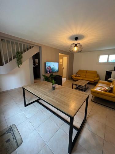 Lye House | Au dessus des près