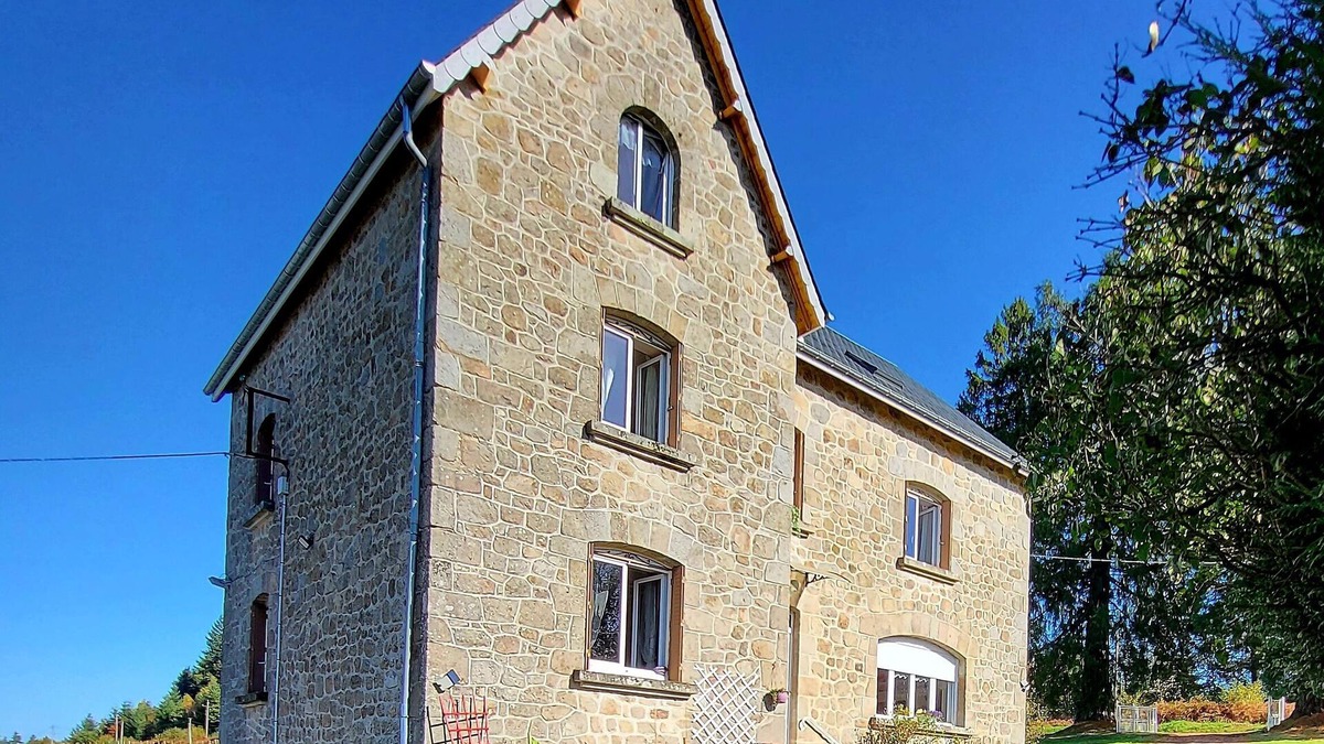 Saint-Exupery-les-Roches House | AU DOUX REFUGE" SELF-CATERING COTTAGE LARGE CAPACITY/FARM ANIMALS/OUTDOOR GAMES
