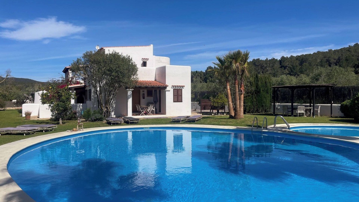 Santa Gertrudis Villa | Authentic & spacious Villa with amazing pool