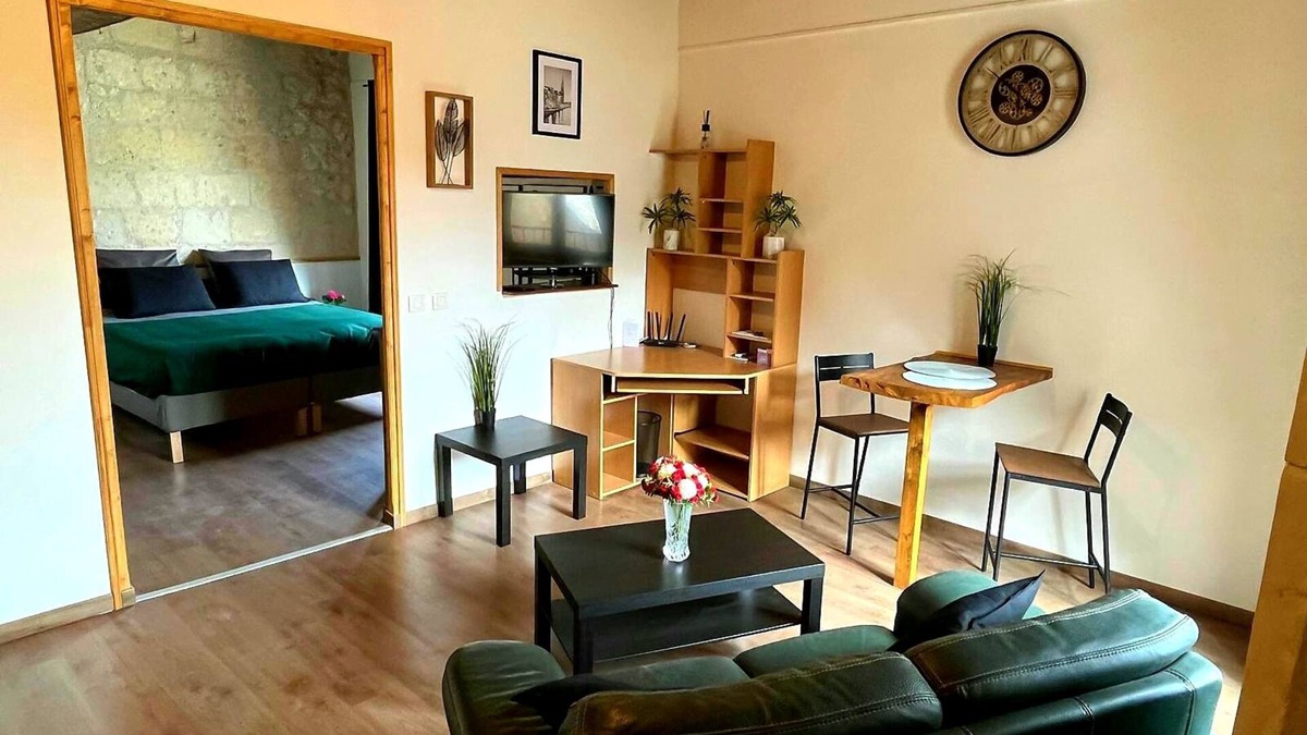Les Roches-l'Eveque House | AU LION D'OR HISTORIC INN LESS THAN AN HOUR FROM PARIS