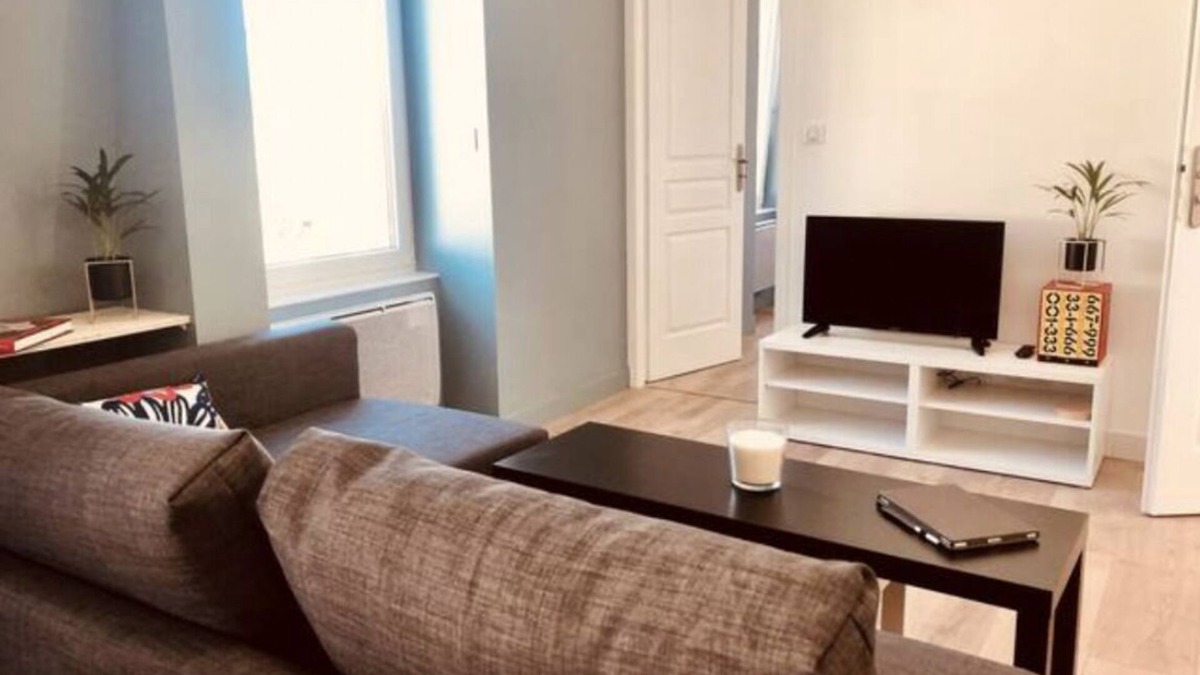 Lons-le-Saunier Apartment | Au Pays des Lacs, 6 Pers/Parking Gratuit