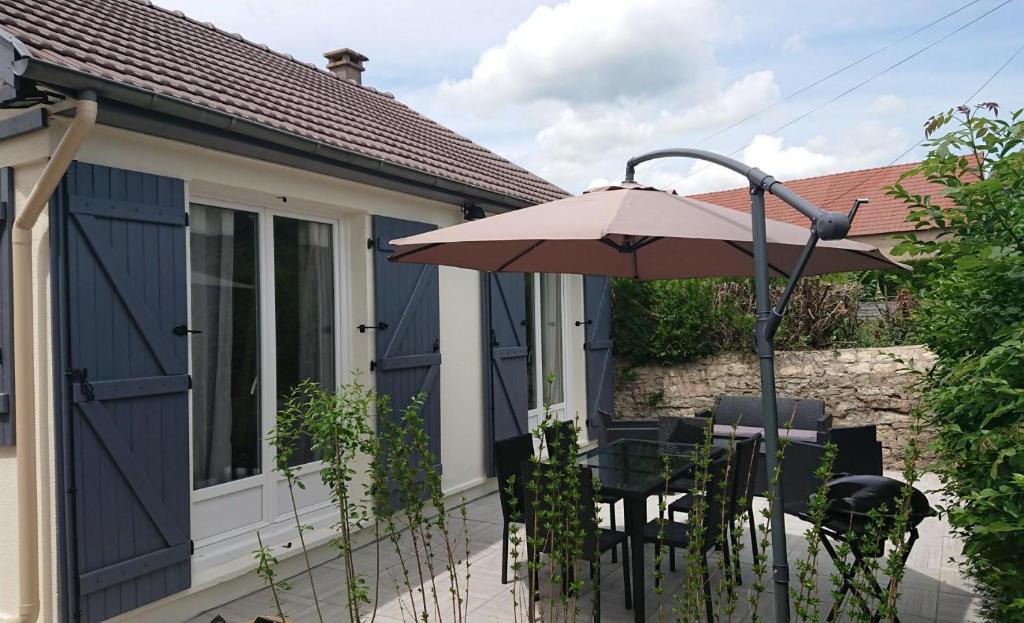 Bazolles House | Au pied de l étang et du canal du Nivernais bazolles