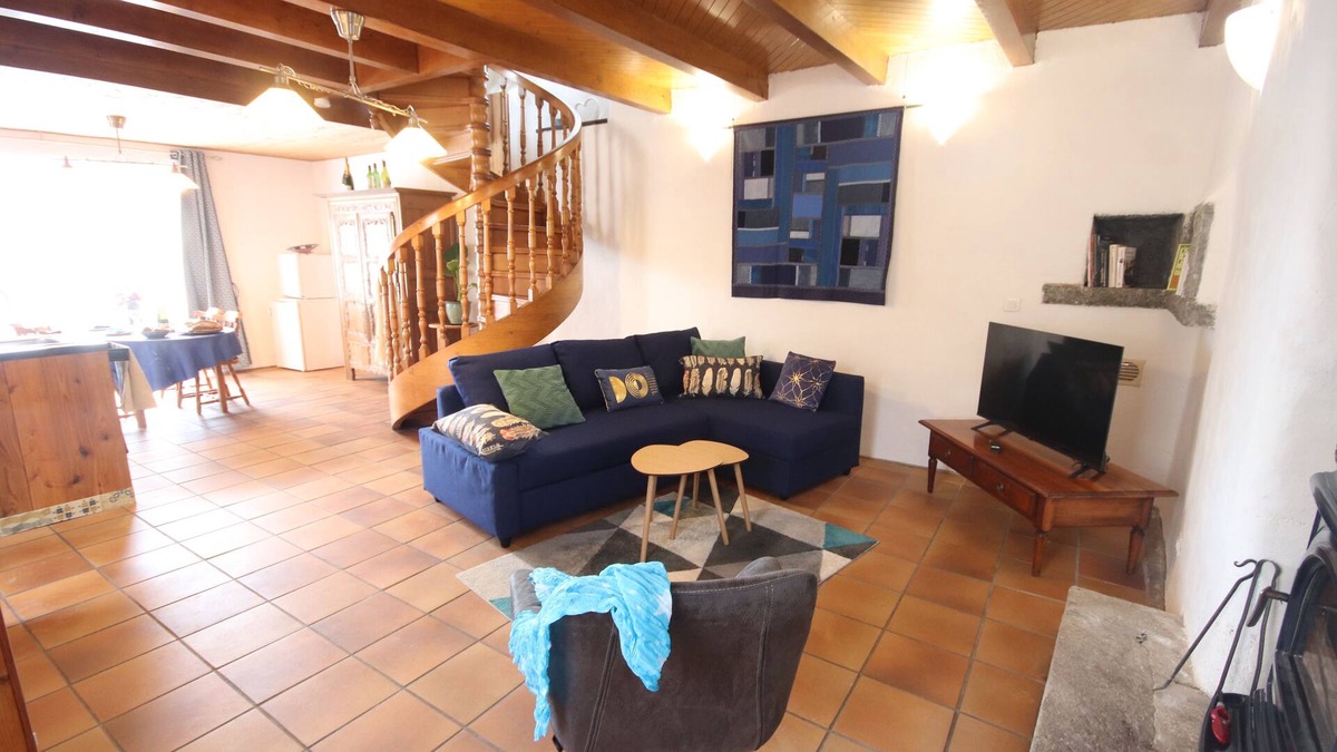 Loperec House | Au Pied des Monts D'arrée, Magnifique Gîte Calme et Spacieux Pour 4 Personnes!