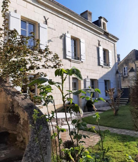 Gennes-Val-de-Loire Bed & Breakfast | Au pied du Lavoir chambre Germaine