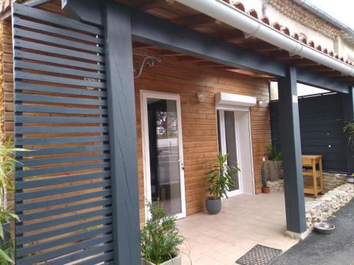Jonquieres House | au village