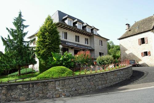 Saint-Cirgues-la-Loutre Bed & Breakfast | Auberge des Ruines de Merle
