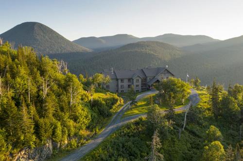 Sainte-Anne-des-Monts Hotel | Auberge de Montagne des Chic-Chocs Mountain Lodge - Sepaq