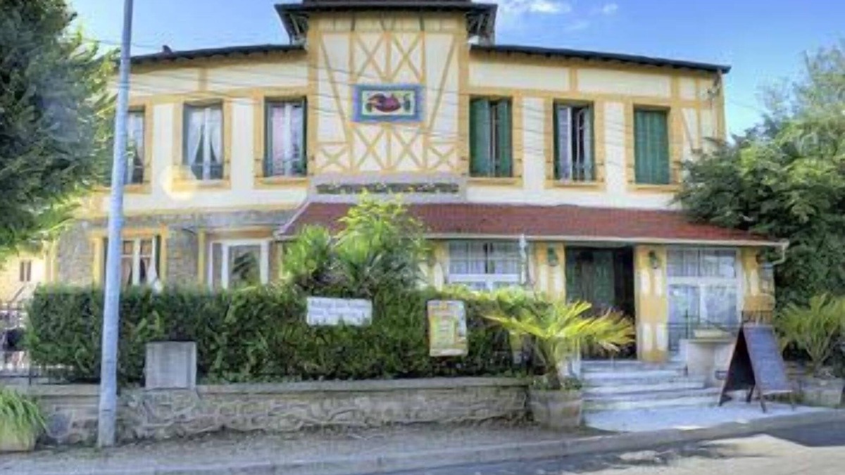Carrieres-sous-Poissy Hotel | Auberge des Ecluses