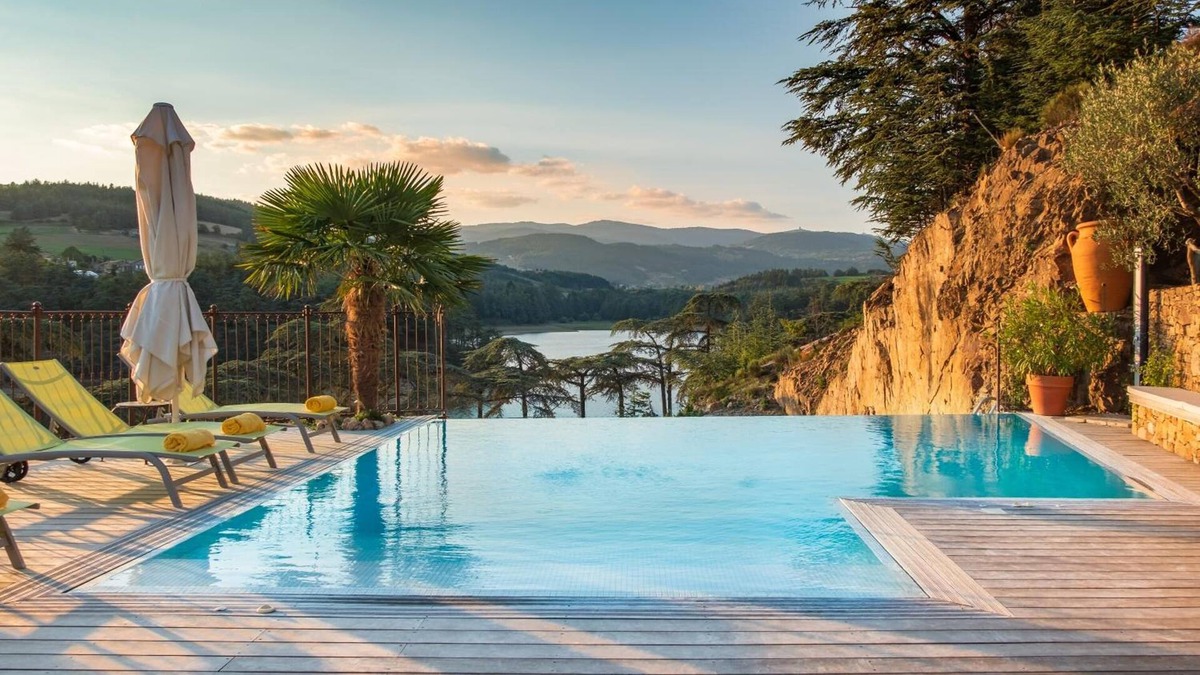 Savas Hotel | Auberge du Lac