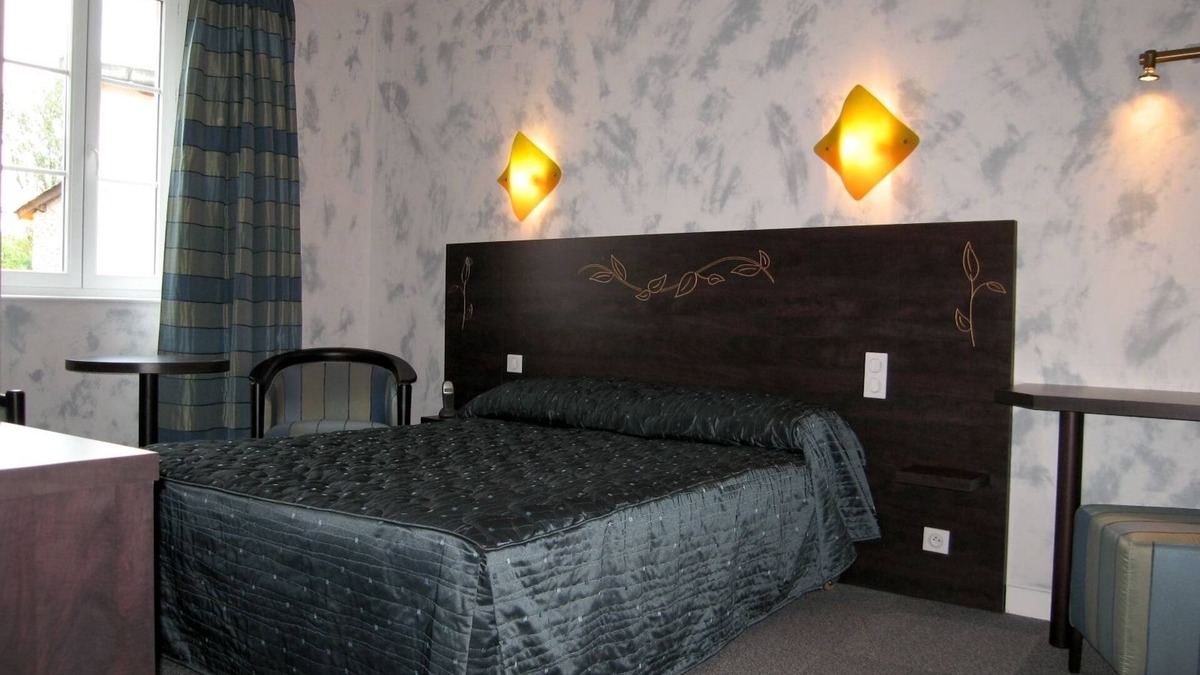 Celles-sur-Durolle Hotel | Auberge du Palais
