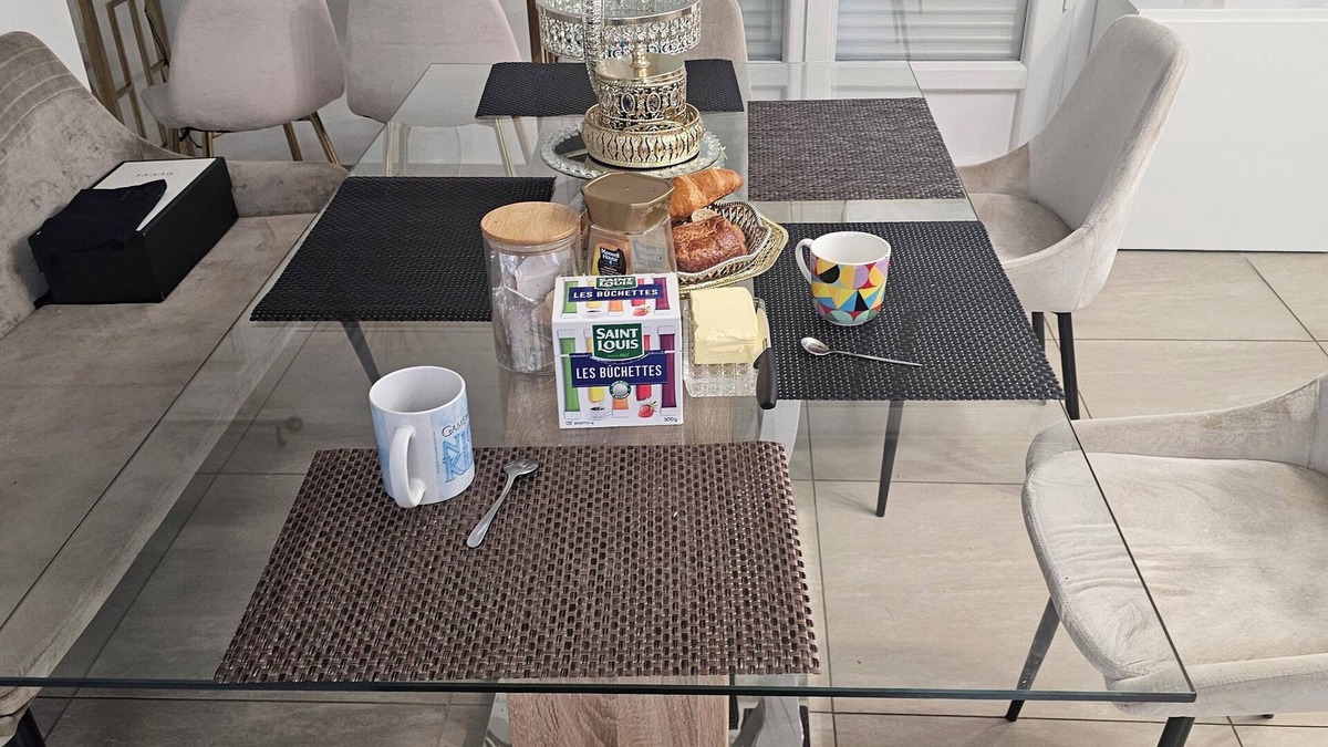 Drancy Bed & Breakfast | Auberge Emmanuel