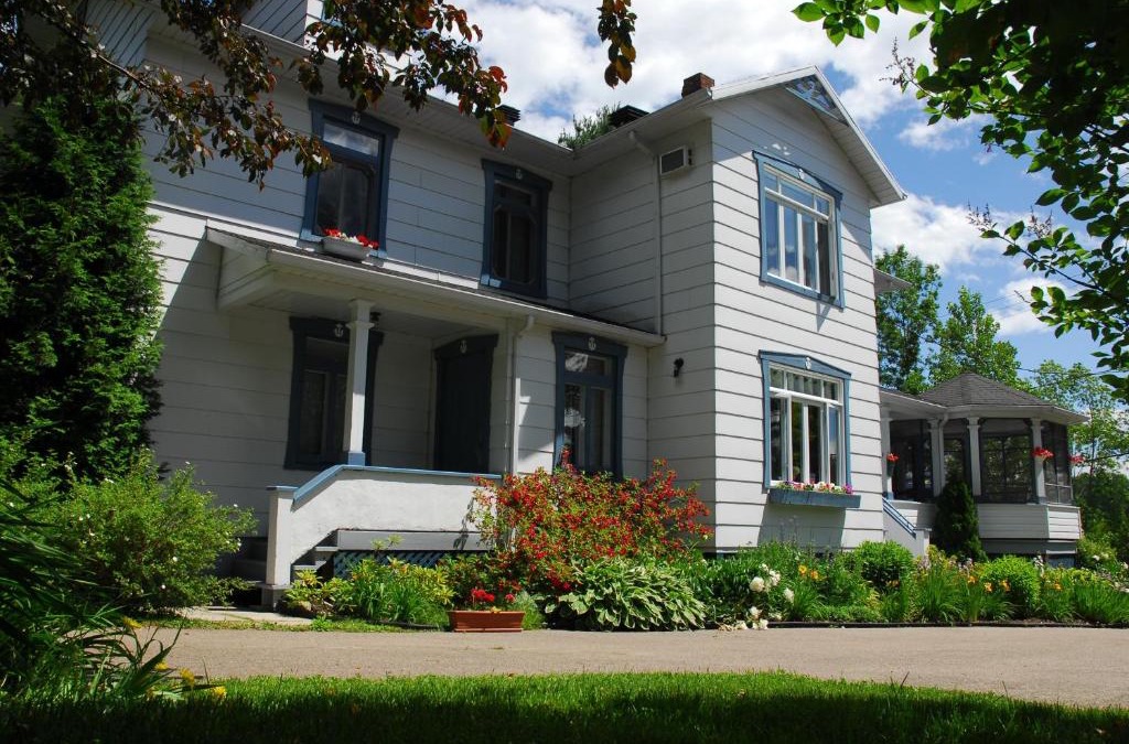 Saint-Joseph-de-la-Rive Hotel | Auberge la maison sous les pins