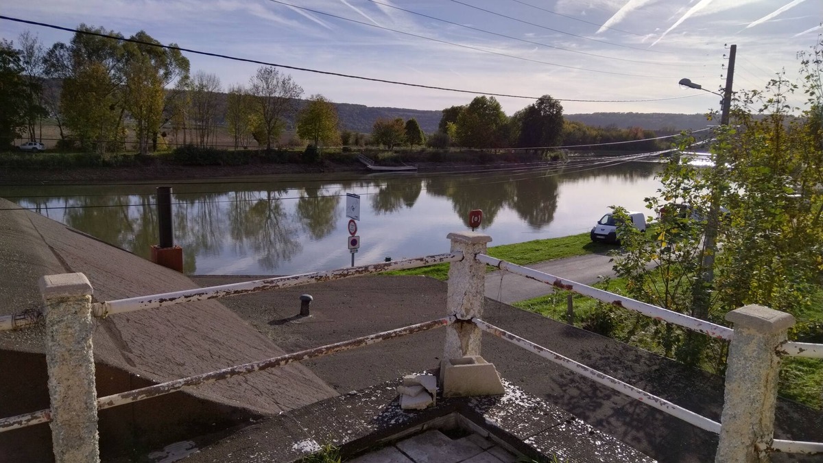 Crouttes-sur-Marne Apartment | Auberge Le Bac