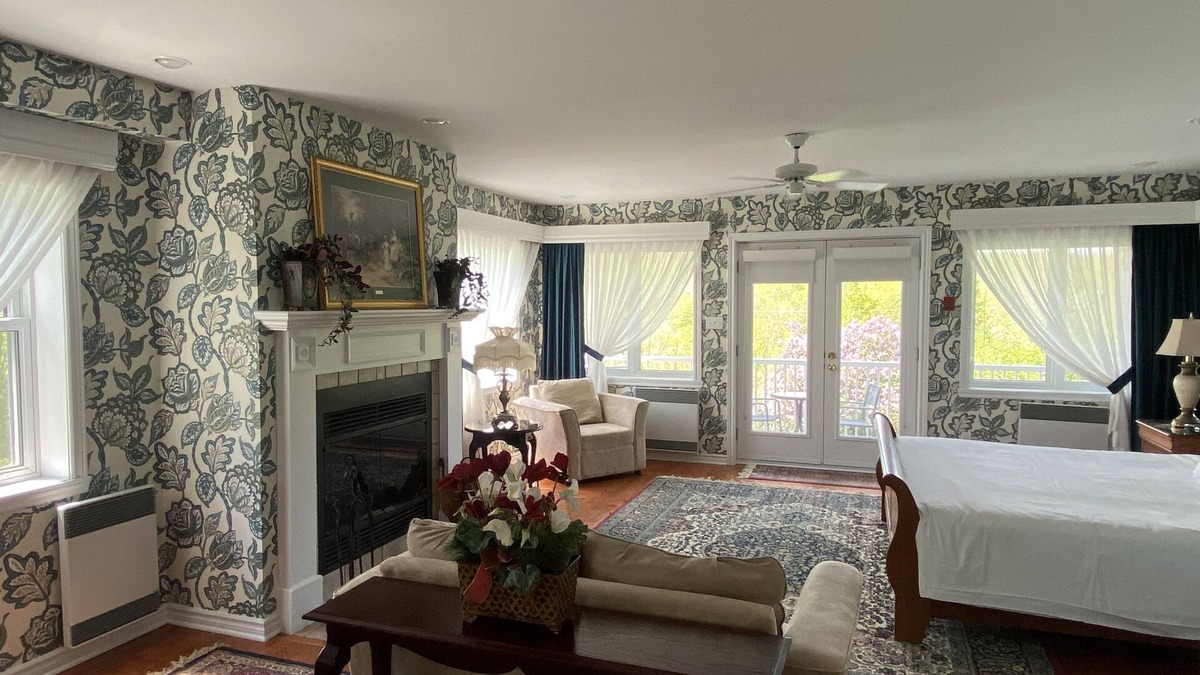 Hatley Bed & Breakfast | Auberge Le Tricorne