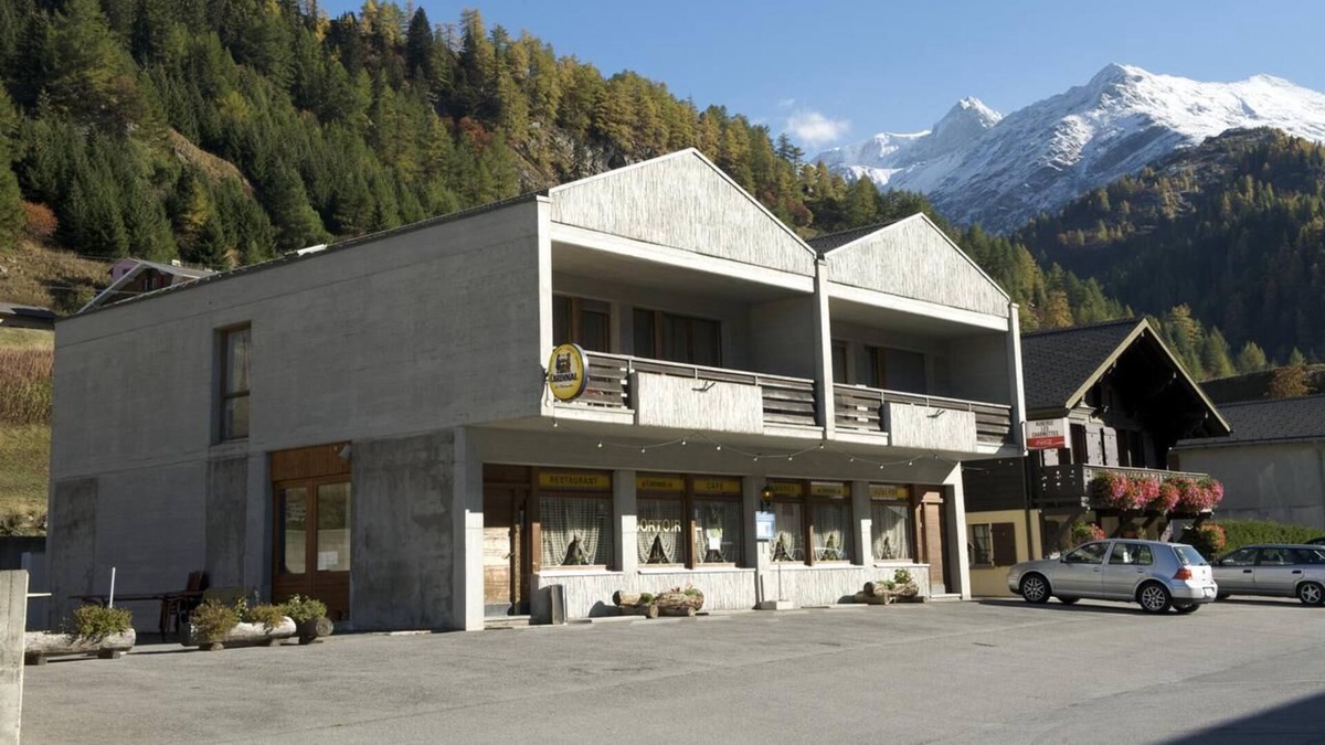 Bourg-Saint-Pierre Hotel | Auberge Les Charmettes
