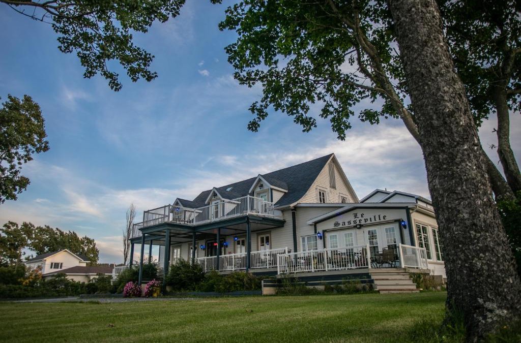 Sainte-Anne-des-Monts Hotel | Auberge Seigneurie des Monts