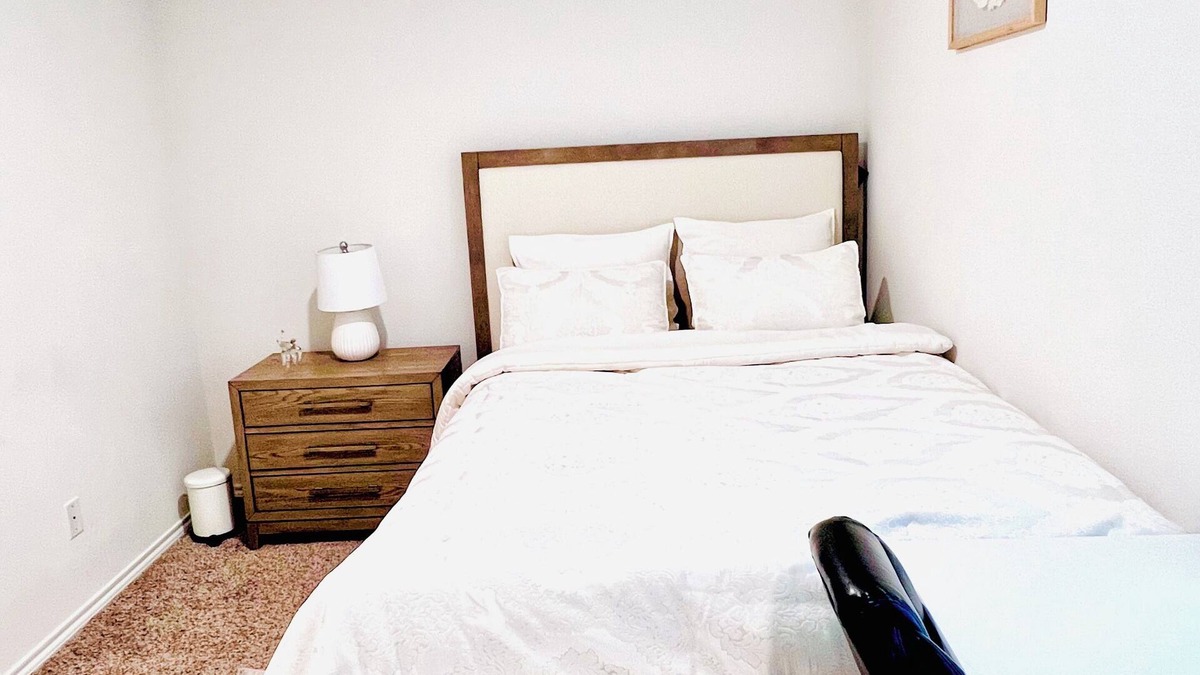 Aubrey House | Aubrey Haven – Private bedroom Suburban Comfort