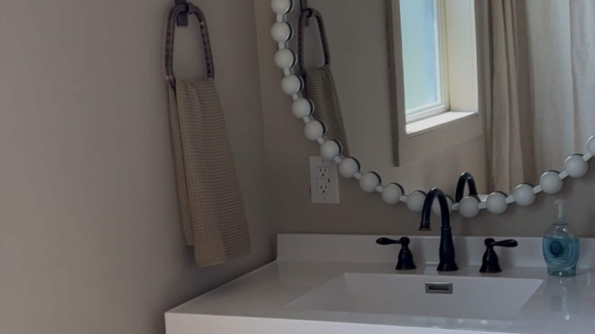 Vincennes Apartment | Auburn's Place - Newly renovated 1-bedroom apartment
