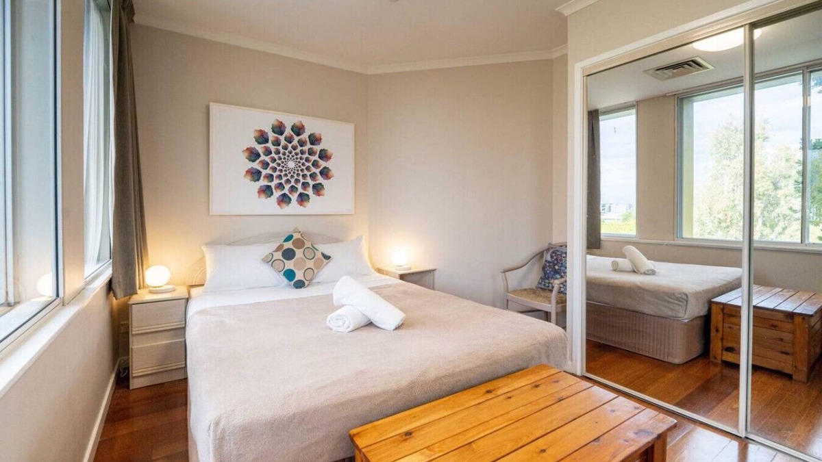Auchenflower Apartment | Auchenflower 1BR Retreat, Parking Close to UQ & M5