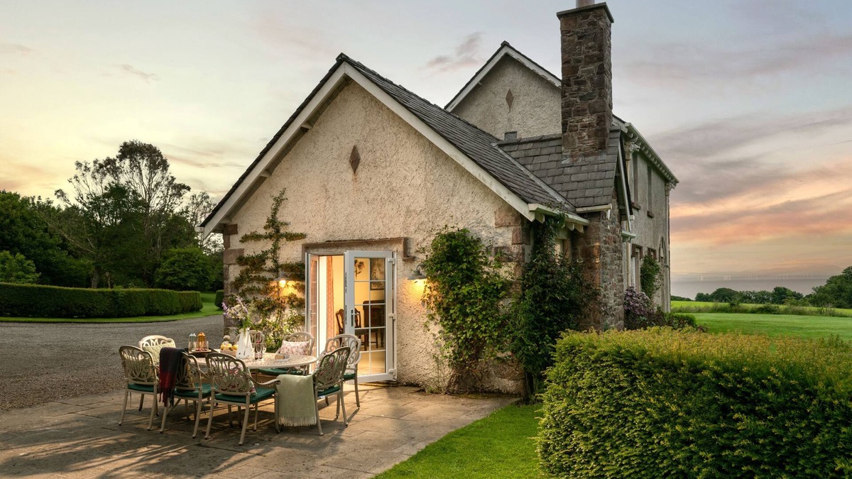 Kirkcudbright Apartment | Auchengashell - sleeps 8 guests in 4 bedrooms